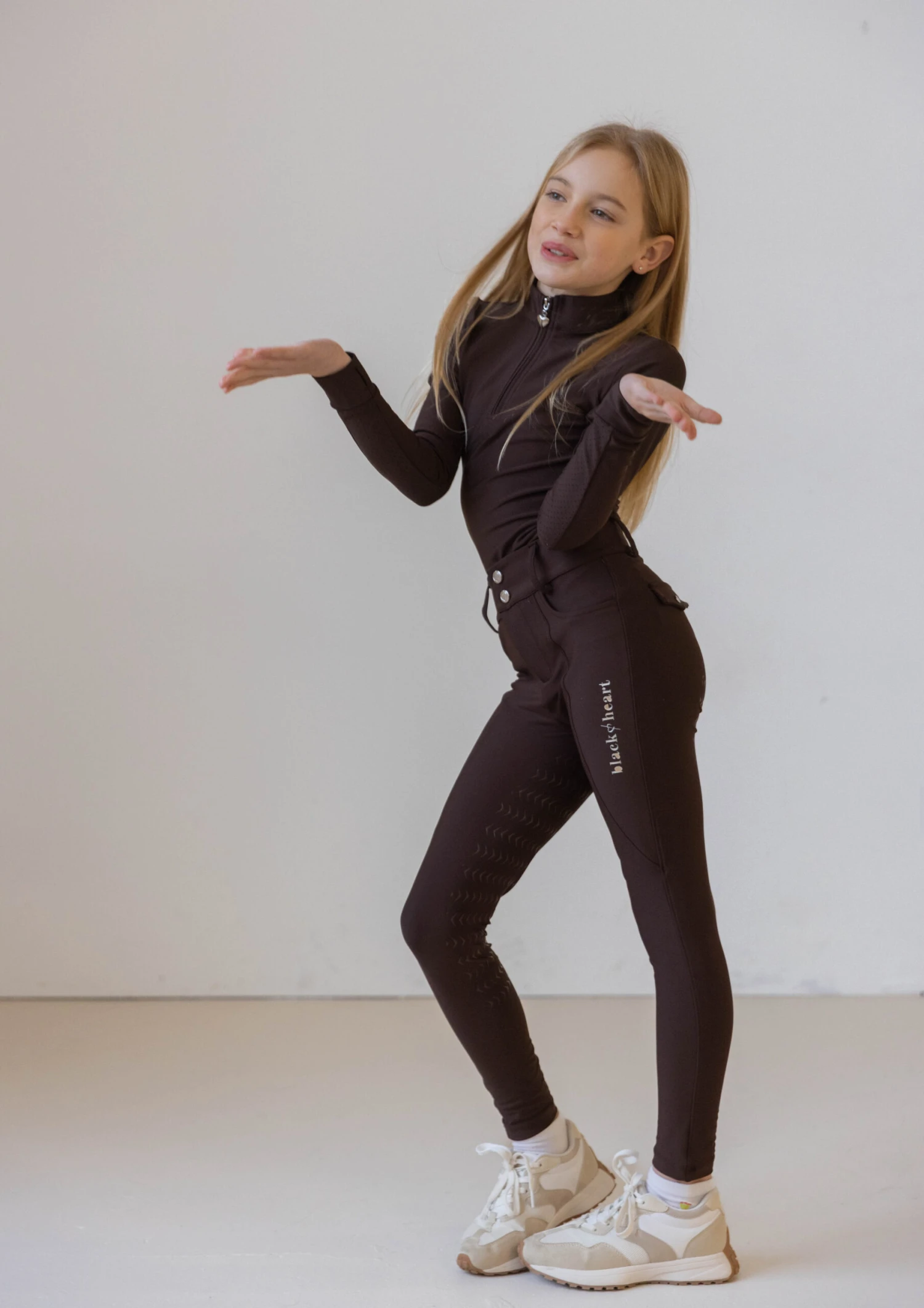 Junior Cara Hybrid - Espresso 5 Junior Cara Hybrid - Espresso - Image 3